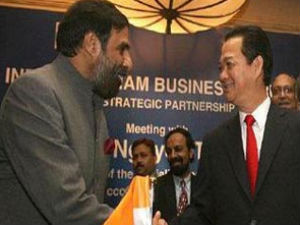 Indo-Vietnam trade to reach 7 billion dollars by 2015 Indo-Vietnam trade to reach 7 billion dollars by 2015