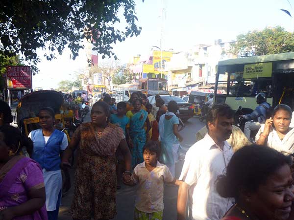ரவுடிகளுக்கும் தொல்லை, மக்களுக்கும் கஷ்டம்
