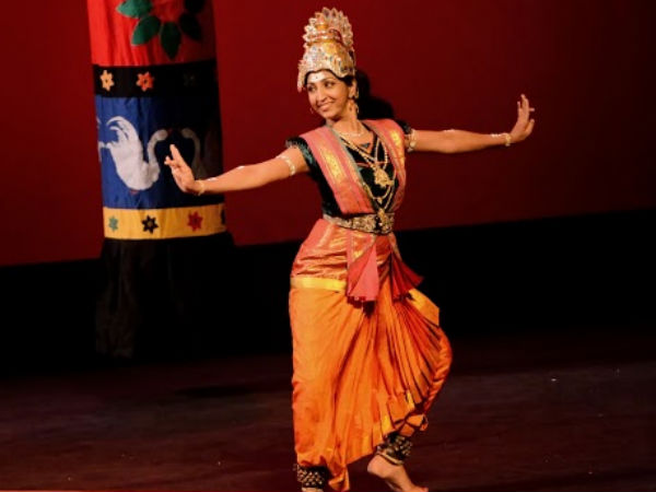 ஹீரோ அறிமுகம் போல் முருகன் நடனம்