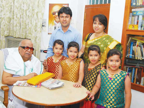 Karunanidhi gives tamil names to Jayam Raja movie's quadruplets Karunanidhi gives tamil names to Jayam Raja movie's quadruplets