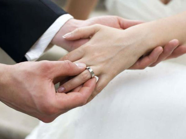 12.13.14 அன்று போட்டி போட்டிக் கொண்டு திருமணம் செய்த அமெரிக்க ஜோடிகள்