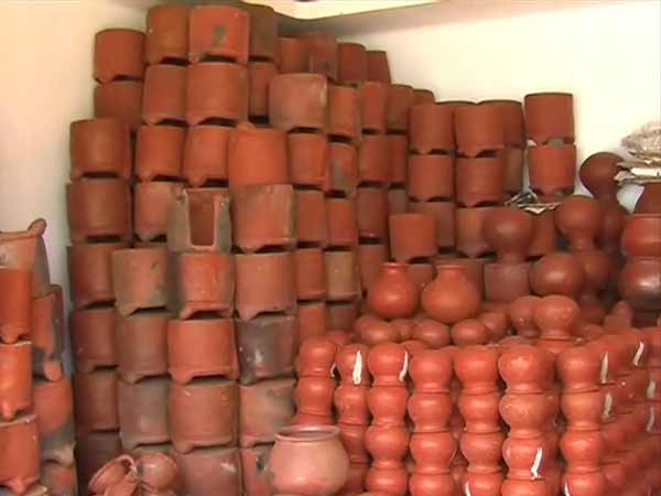 மண் வாசனை 12-1421047280-pongal-pot-manufacturing-on-full-swing-in-nellai-dt4-600