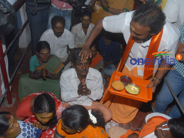 10 பேர் 'இந்து மதம்' திரும்பும் நிகழ்ச்சி- சென்னையில் பரபரப்பு! 10 பேர் 'இந்து மதம்' திரும்பும் நிகழ்ச்சி- சென்னையில் பரபரப்பு!