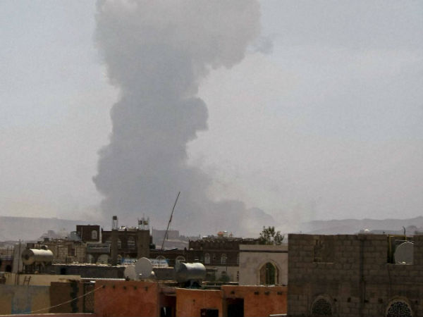 29-1432901090-saudi-mosque-bomb-attack.j