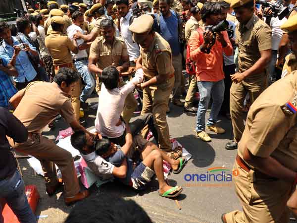 30-1432973405-dyfi-protests-against-ban-