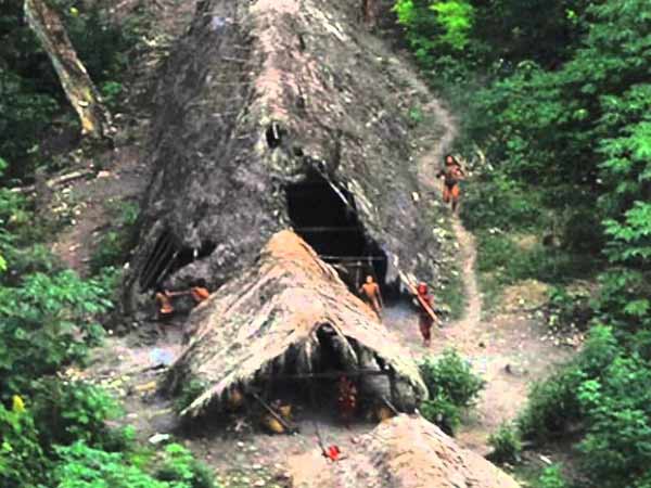 23-1437631273-the-people-who-live-on-thi