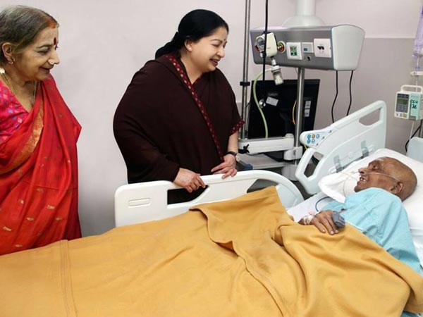 CM Jayalalitha meets ailing journalist Cho Ramaswamy