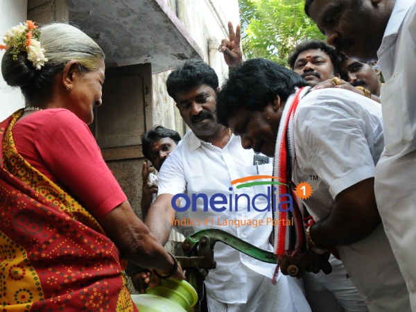 21-1461234606-velacherry-candidate-campa