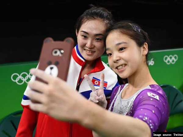 26-1472181026-rio-olympics-2016-gymnastics-selfie-unites-north-and-south-korea-600.jpg
