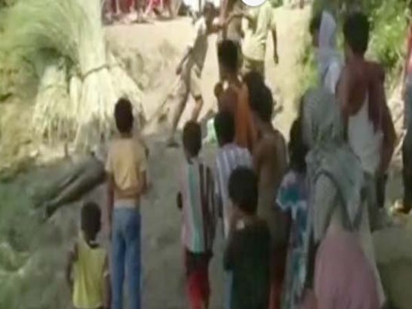 Bihar police drags a dead body with rope around his neck