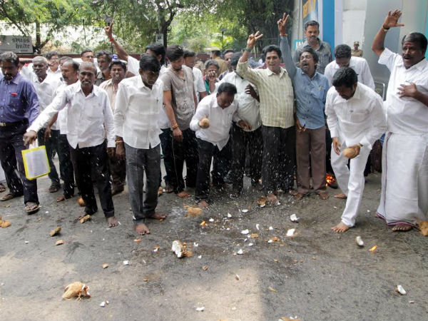 The ADMK cadres are performed in front of apollo hospital The ADMK cadres are performed in front of apollo hospital