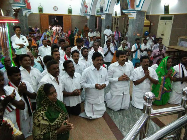 ADMK MLA Paramasivam performs Pooja for Jayalalithaa's recovery ADMK MLA Paramasivam performs Pooja for Jayalalithaa's recovery