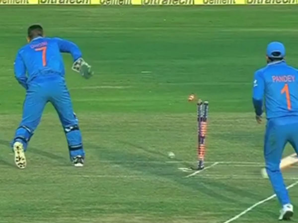 Dhoni stuns Ross with his smart stumping