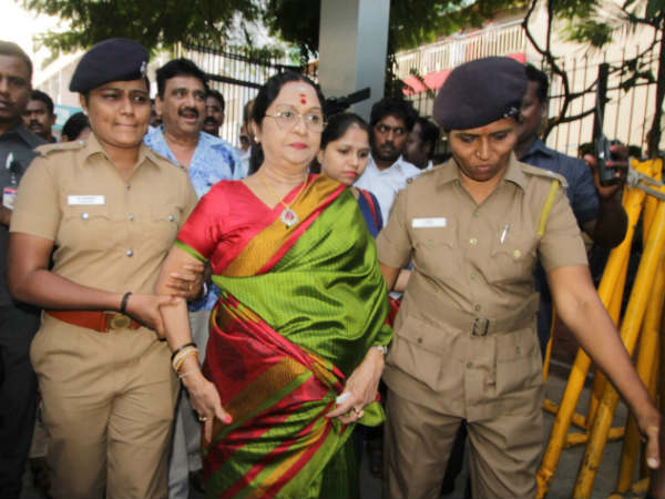 Old Actress Saroja Devi visisted Apollo