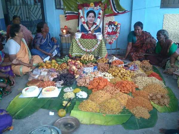 ADMK party workers say can never accept Sasikala in Poes garden