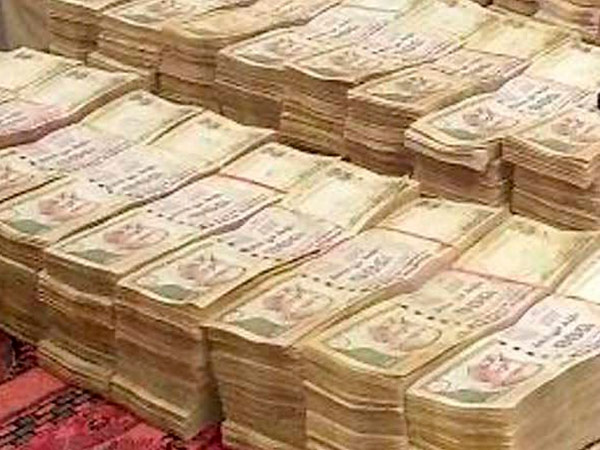 Chemically destroyed 500 rupees notes found near Mettur Chemically destroyed 500 rupees notes found near Mettur