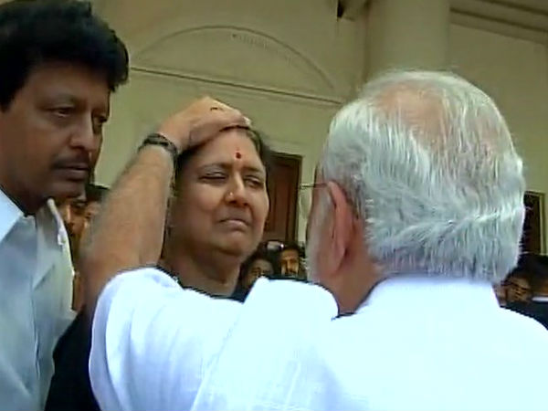 Modi reaches out to Sasikala family