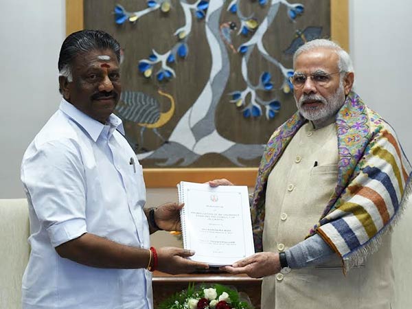 மோடியிடம் ஓபிஎஸ் புகார்