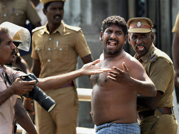 திடீர் தடியடி