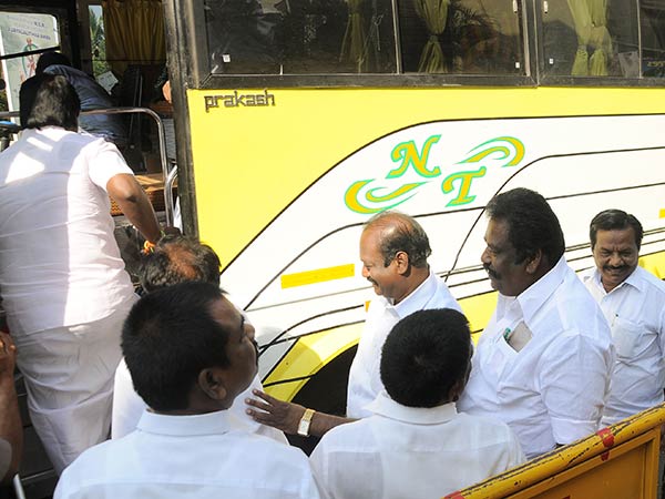 சுதந்திரமாக உள்ளனர்