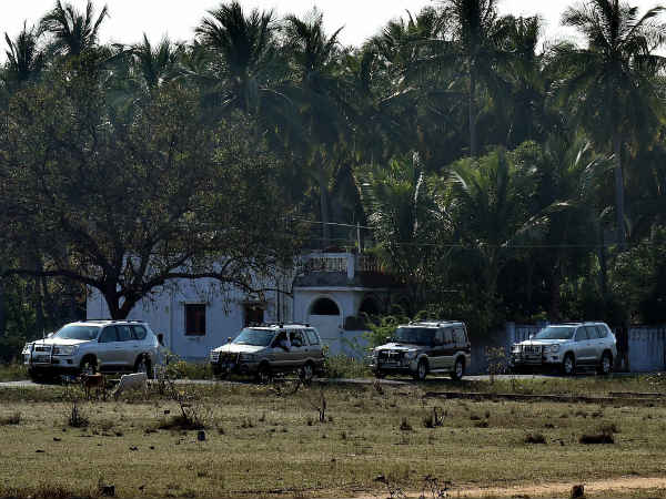 அடியாட்கள் கண்காணிப்பு