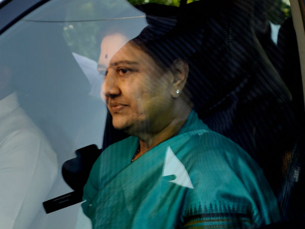 முகத்தில் தெளிவு இல்லை