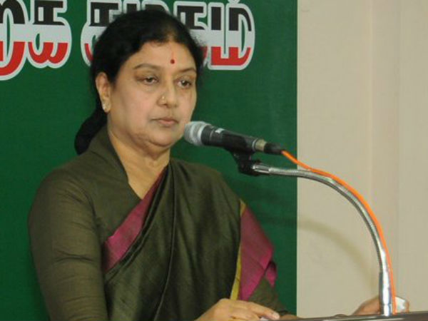 கண்களை உருட்டி புருவங்களை உயர்த்திய சசி