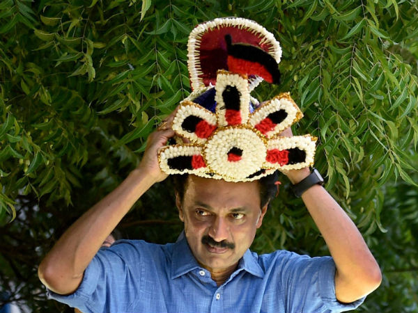 ஆடம்பரமாகக் கொண்டாட வேண்டாம்