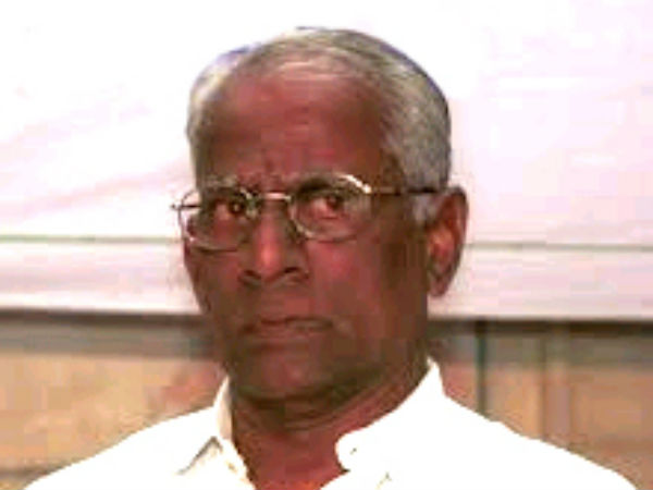 Former Union Minister Ponnusamy meets OPS Former Union Minister Ponnusamy meets OPS