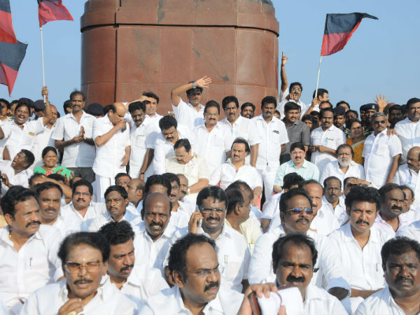 Stalin begins fast in Marina near Gandhi statue