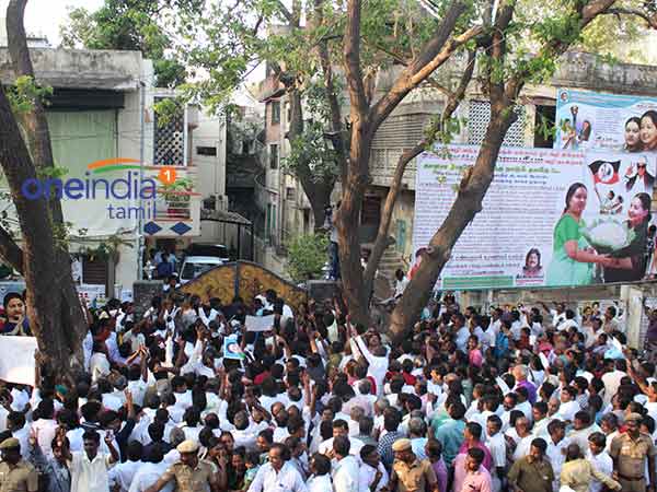 தீபா வீடு முற்றுகை