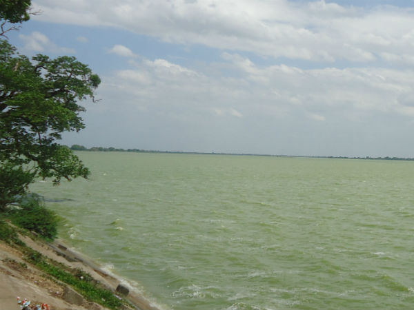 வெயிலால் ஆவியாகும் நீர்