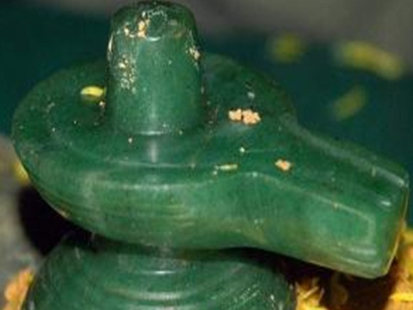 Rs.25 crores worth maragatha linga recovered Rs.25 crores worth maragatha linga recovered