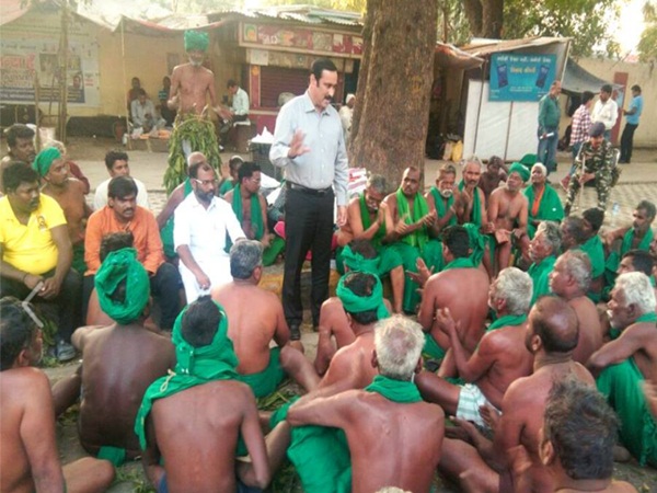 TN farmers protest in delhi TN farmers protest in delhi