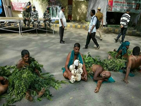 TN farmers protest in delhi TN farmers protest in delhi