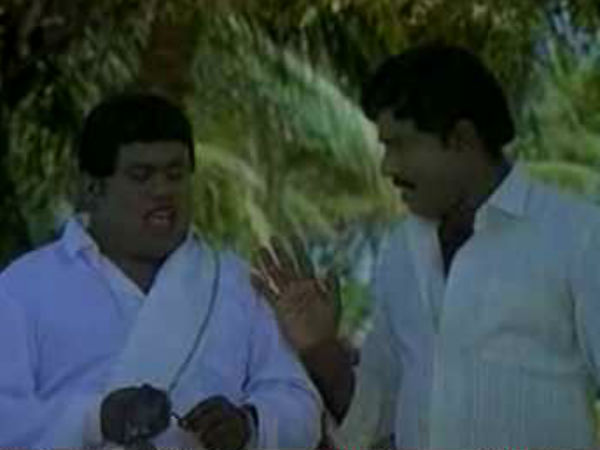 Goundamani at RK Nagar... A Satire on RK Nagar by election Goundamani at RK Nagar... A Satire on RK Nagar by election
