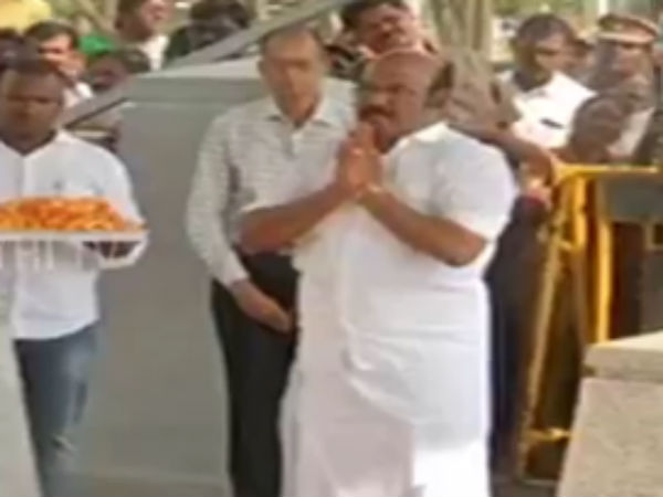 Finance Minister Jayakumar paid tribute in Jayalalitha's memorial with the buget Finance Minister Jayakumar paid tribute in Jayalalitha's memorial with the buget