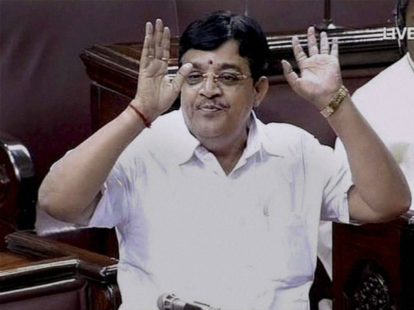 தேர்தல் ஆணையத்தில் புகார்