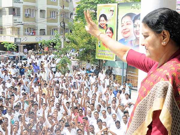 ஜெ.வை கட்டுப்பாட்டில் வைத்திருந்த சசி