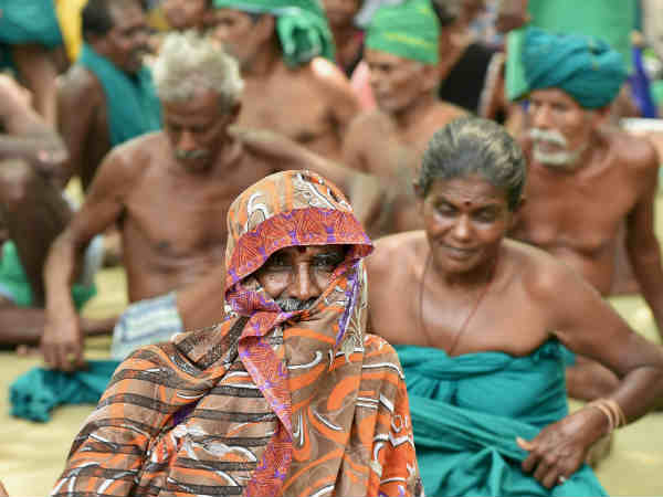 நூதனப் போராட்டம்