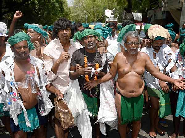 நூதனப் போராட்டம்