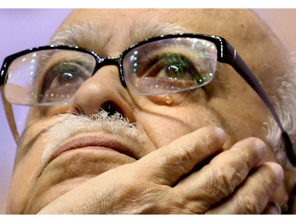 Sc order to blow Advani Sc order to blow Advani