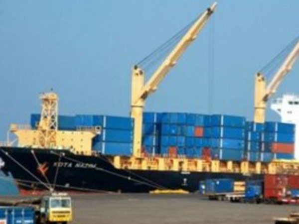 Tuticorin harbour achieved on handing of cargos in large number in a day Tuticorin harbour achieved on handing of cargos in large number in a day