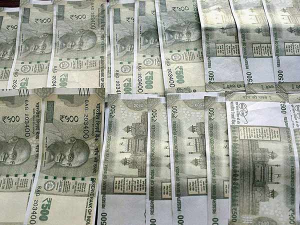 Two Youths held with fake currency in Chennai Two Youths held with fake currency in Chennai