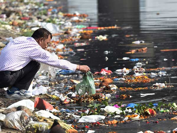 Pay Rs 5,000 fine if caught defecating on Yamuna floodplains Pay Rs 5,000 fine if caught defecating on Yamuna floodplains