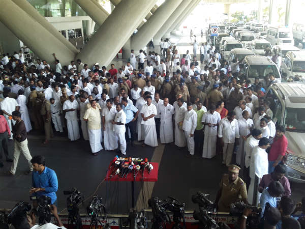 உற்சாக வரவேற்பு