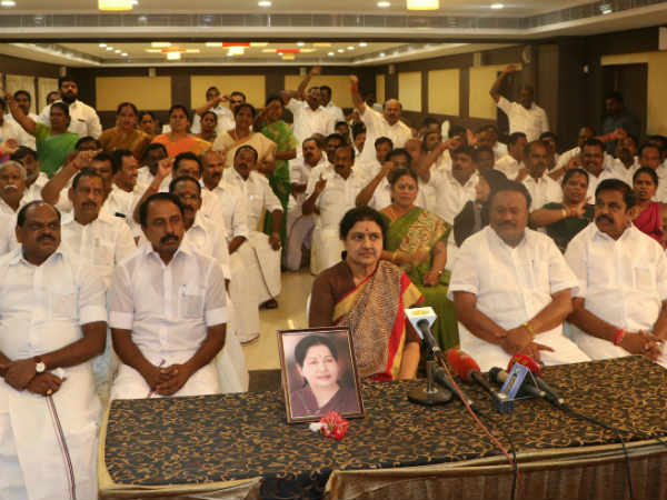 உற்சாகத்தில் சசி குரூப் எம்.எல்.ஏக்கள்