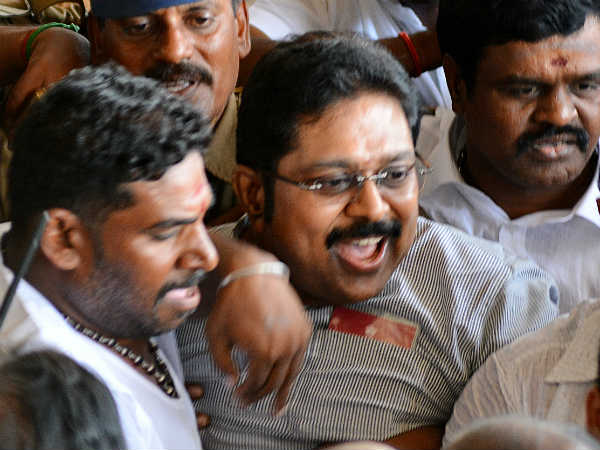 யாருக்கும் அதிகாரமில்லை