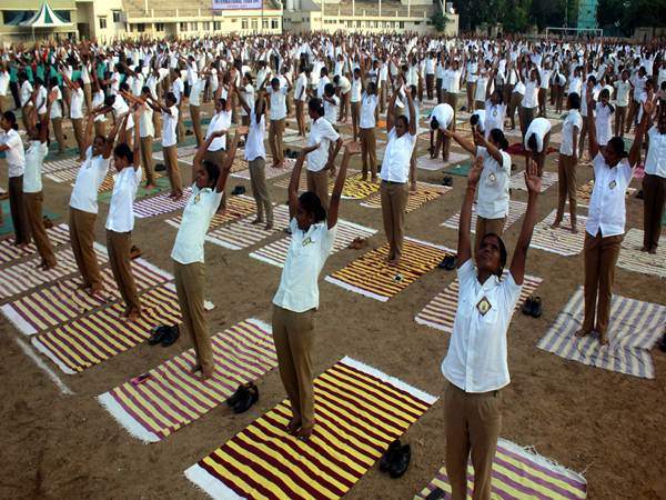 1,000 cops participated in a yoga programme conducted by the Chennai city police 1,000 cops participated in a yoga programme conducted by the Chennai city police