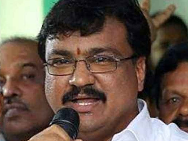 வதந்தி பரப்புகிறார்கள்